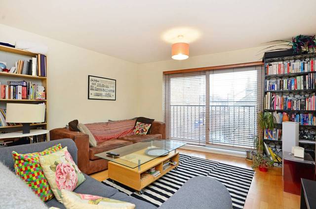  Image of 2 bedroom Flat for sale in Defoe Road London N16 at Defoe Road  Stoke Newington, N16 0EG