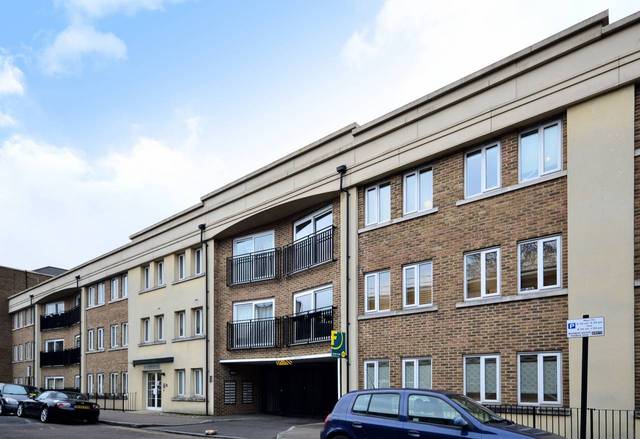  Image of 2 bedroom Flat for sale in Defoe Road London N16 at Defoe Road  Stoke Newington, N16 0EG