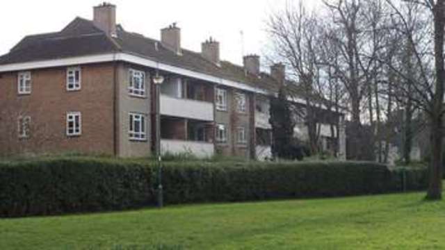  Image of 2 bedroom Flat to rent in Denmark Gardens Carshalton SM5 at Carshalton, SM5 2JN