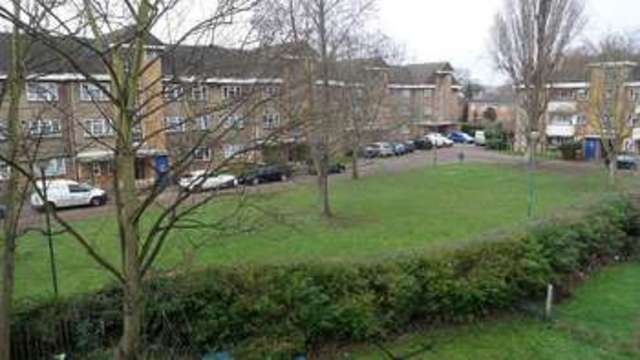  Image of 2 bedroom Flat to rent in Denmark Gardens Carshalton SM5 at Carshalton, SM5 2JN