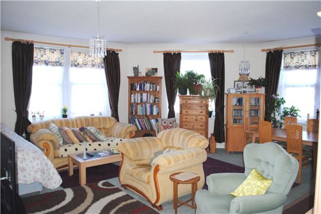  Image of 1 bedroom Flat for sale in Devonshire Road Bexhill-on-Sea TN40 at East Sussex, TN40 1AH