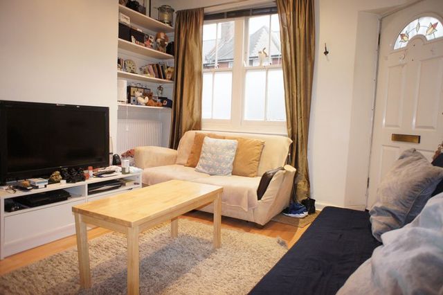  Image of 2 bedroom Terraced house to rent in Derinton Road London SW17 at Derinton Road  Tooting, SW17 8HU