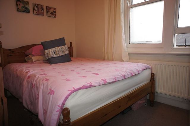  Image of 2 bedroom Terraced house to rent in Derinton Road London SW17 at Derinton Road  Tooting, SW17 8HU