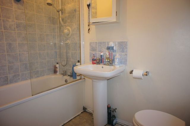  Image of 2 bedroom Terraced house to rent in Derinton Road London SW17 at Derinton Road  Tooting, SW17 8HU