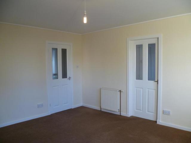  Image of 2 bedroom Flat to rent in Derran Drive Cardenden Lochgelly KY5 at Cardenden Fife Fife, KY5 0JH