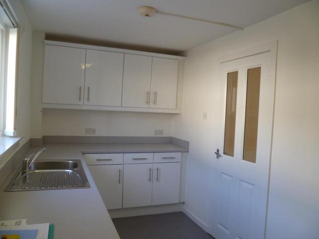  Image of 2 bedroom Flat to rent in Derran Drive Cardenden Lochgelly KY5 at Cardenden Fife Fife, KY5 0JH