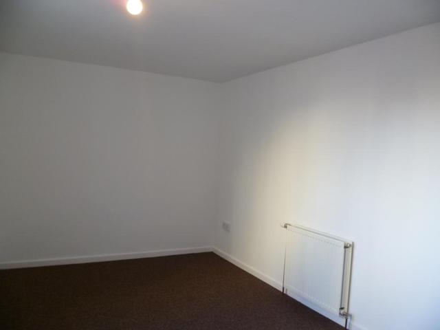 Image of 2 bedroom Flat to rent in Derran Drive Cardenden Lochgelly KY5 at Cardenden Fife Fife, KY5 0JH