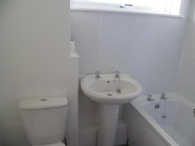  Image of 2 bedroom Flat to rent in Derran Drive Cardenden Lochgelly KY5 at Cardenden Fife Fife, KY5 0JH