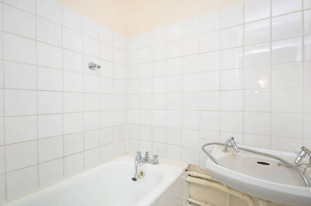  Image of 3 bedroom Maisonette for sale in Detmold Road London E5 at Detmold Road  Hackney, E5 9NJ