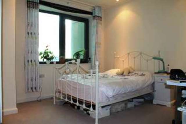  Image of 2 bedroom Flat to rent in South Quay Square London E14 at 3 South Quay Square  Docklands, E14 9RZ