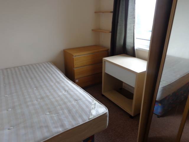  Image of 5 bedroom Detached house to rent in Dogfield Street Cathays Cardiff CF24 at Cathays Cardiff Roath, CF24 4QJ