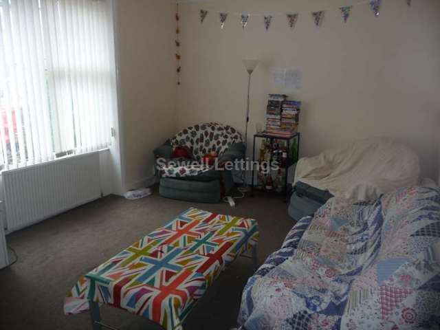  Image of 5 bedroom Detached house to rent in Donnington Gardens Reading RG1 at Donnington Gardens  Reading, RG1 5LZ