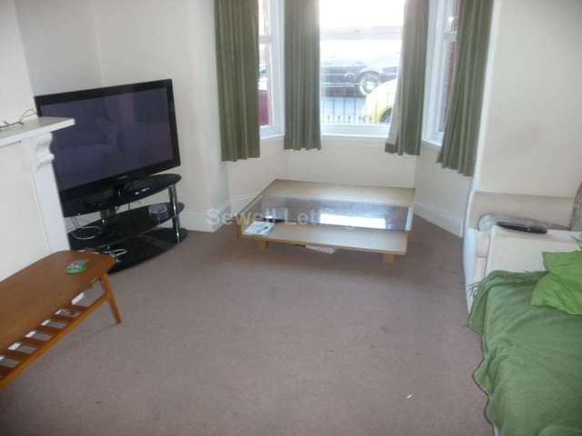  Image of 4 bedroom Detached house to rent in Donnington Road Reading RG1 at Donnington Road  Reading, RG1 5ND
