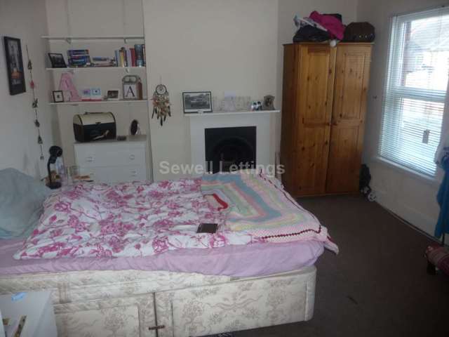  Image of 4 bedroom Detached house to rent in Donnington Road Reading RG1 at Donnington Road  Reading, RG1 5ND