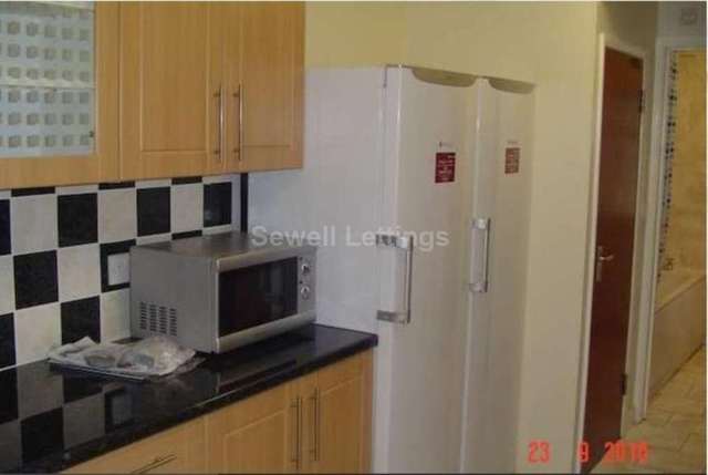  Image of 6 bedroom Detached house to rent in Donnington Road Reading RG1 at Donnington Road  Reading, RG1 5ND