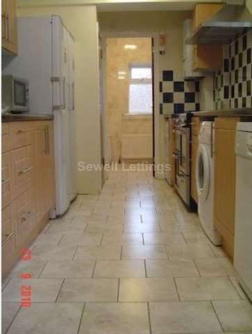  Image of 6 bedroom Detached house to rent in Donnington Road Reading RG1 at Donnington Road  Reading, RG1 5ND