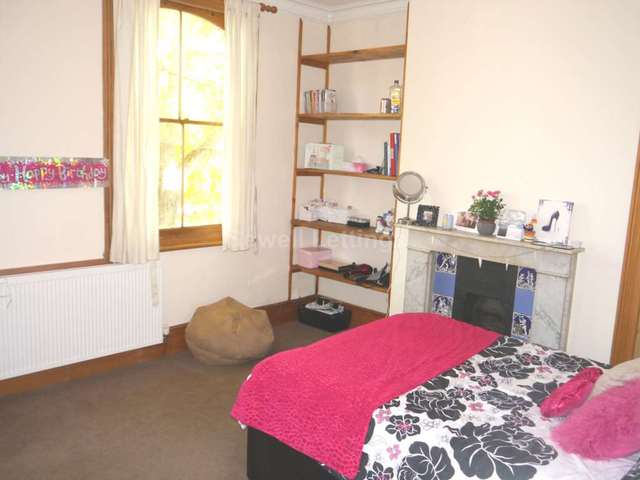  Image of 4 bedroom Apartment to rent in Donnington Road Reading RG1 at Donnington Road  Reading, RG1 5ND