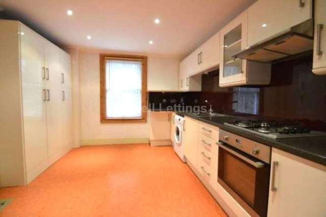  Image of 4 bedroom Apartment to rent in Donnington Road Reading RG1 at Donnington Road  Reading, RG1 5ND