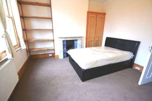  Image of 4 bedroom Apartment to rent in Donnington Road Reading RG1 at Donnington Road  Reading, RG1 5ND