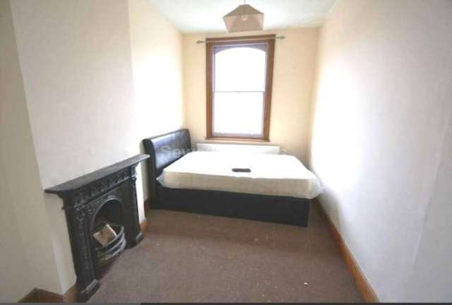  Image of 4 bedroom Apartment to rent in Donnington Road Reading RG1 at Donnington Road  Reading, RG1 5ND