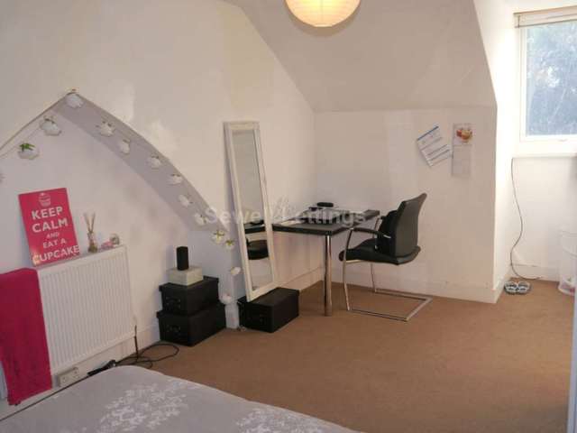  Image of 4 bedroom Apartment to rent in Donnington Road Reading RG1 at Donnington Road  Reading, RG1 5ND