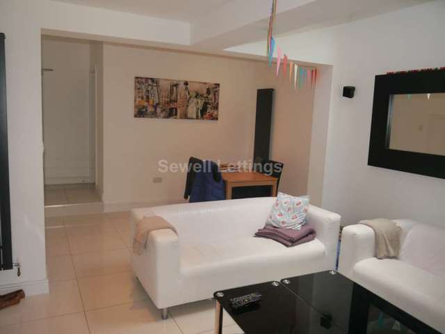  Image of 6 bedroom Detached house to rent in Donnington Road Reading RG1 at Donnington Road  Reading, RG1 5NE
