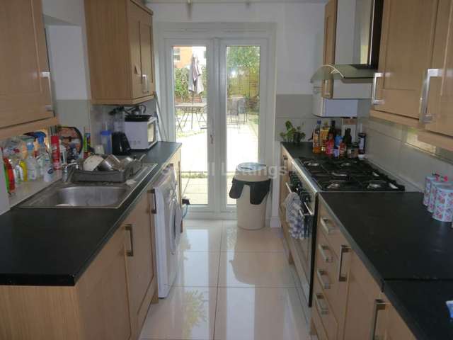  Image of 6 bedroom Detached house to rent in Donnington Road Reading RG1 at Donnington Road  Reading, RG1 5NE