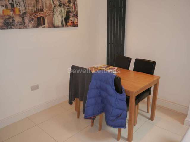  Image of 6 bedroom Detached house to rent in Donnington Road Reading RG1 at Donnington Road  Reading, RG1 5NE