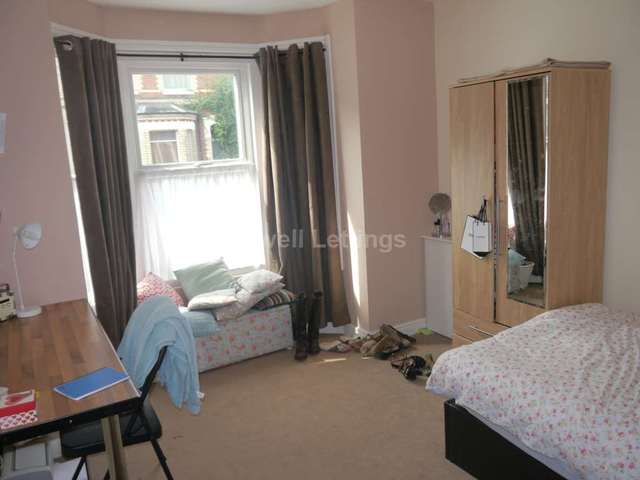  Image of 6 bedroom Detached house to rent in Donnington Road Reading RG1 at Donnington Road  Reading, RG1 5NE