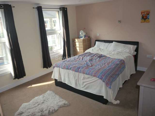  Image of 6 bedroom Detached house to rent in Donnington Road Reading RG1 at Donnington Road  Reading, RG1 5NE