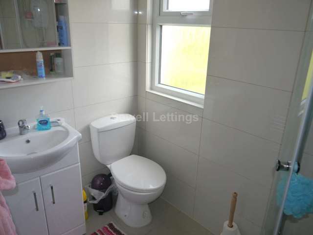  Image of 6 bedroom Detached house to rent in Donnington Road Reading RG1 at Donnington Road  Reading, RG1 5NE