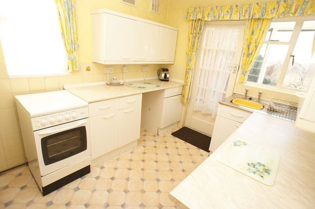  Image of 2 bedroom Detached house for sale in Downer Road Benfleet SS7 at Downer Road  South Benfleet, SS7 1HX