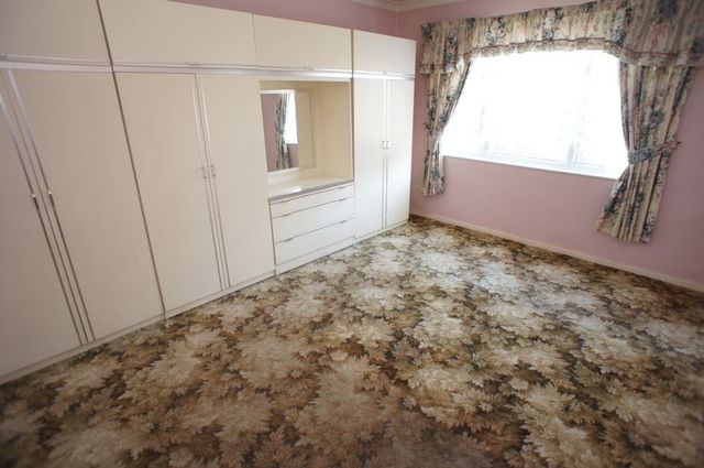  Image of 2 bedroom Detached house for sale in Downer Road Benfleet SS7 at Downer Road  South Benfleet, SS7 1HX