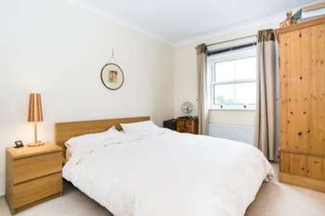  Image of 2 bedroom Flat to rent in Narrow Street London E14 at Narrow Street  Limehouse, E14 8BD
