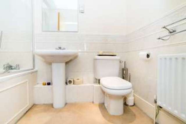  Image of 2 bedroom Flat to rent in Narrow Street London E14 at Narrow Street  Limehouse, E14 8BD