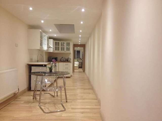  Image of 1 bedroom Apartment to rent in Gunnersbury Avenue London W5 at Gunnesbury Avenue Acton Town London, W5 4HA