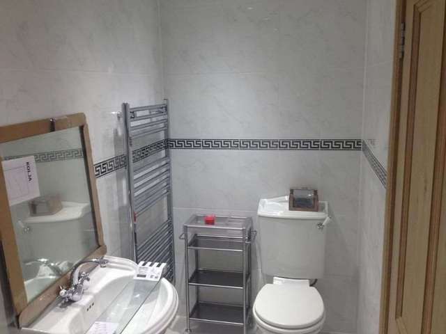  Image of 1 bedroom Apartment to rent in Gunnersbury Avenue London W5 at Gunnesbury Avenue Acton Town London, W5 4HA