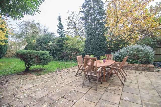 Image of 1 bedroom Apartment to rent in Gunnersbury Avenue London W5 at Gunnesbury Avenue Acton Town London, W5 4HA