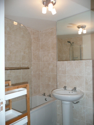  Image of 2 bedroom Flat to rent in Earl Street Glasgow G14 at Scotstoun Glasgow Glasgow, G14 0AY