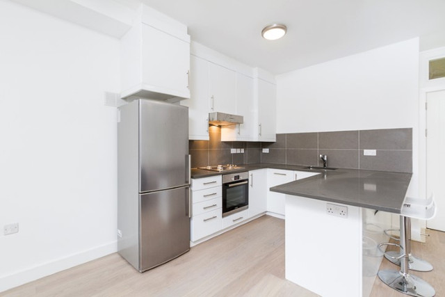  Image of 2 bedroom Flat to rent in Earls Court Road London SW5 at Earls Court Road  London, SW5 9RQ