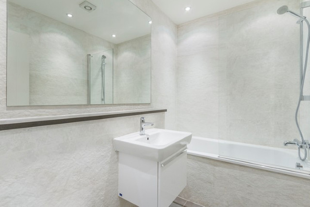  Image of 2 bedroom Flat to rent in Earls Court Road London SW5 at Earls Court Road  London, SW5 9RQ