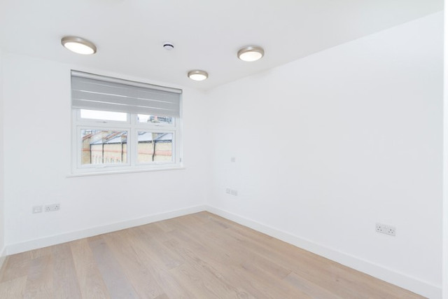  Image of 2 bedroom Flat to rent in Earls Court Road London SW5 at Earls Court Road  London, SW5 9RQ