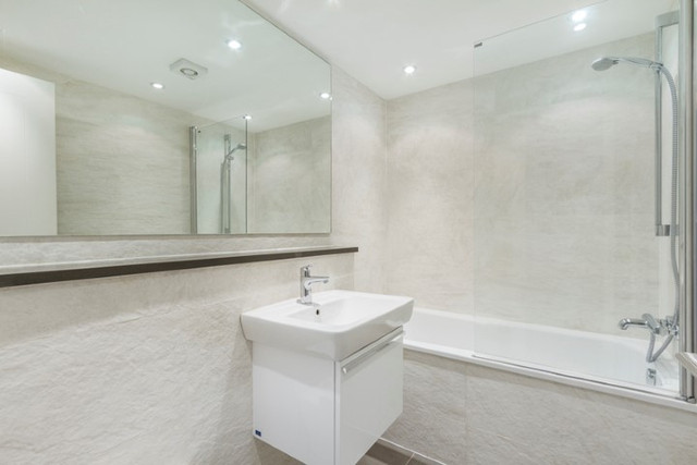  Image of 2 bedroom Flat to rent in Earls Court Road London SW5 at Earls Court Road  London, SW5 9RQ