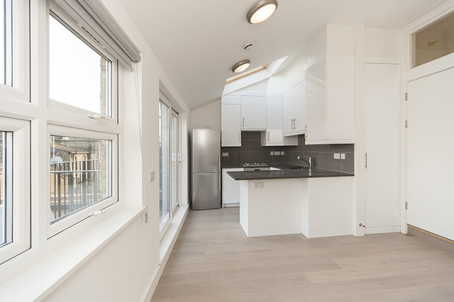 Image of 2 bedroom Flat to rent in Earls Court Road London SW5 at Earls Court Road  London, SW5 9RQ