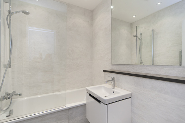  Image of 2 bedroom Flat to rent in Earls Court Road London SW5 at Earls Court Road  London, SW5 9RQ