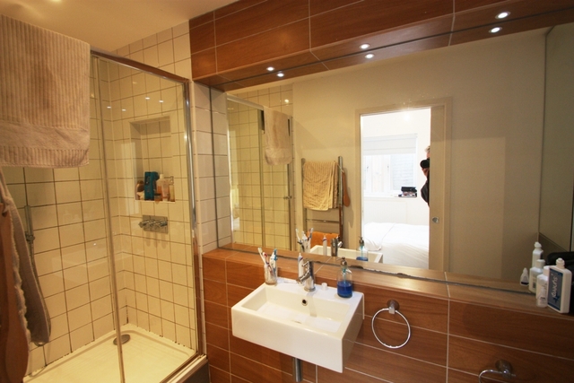  Image of 1 bedroom Flat to rent in Earlsfield Road London SW18 at Earlsfield Road  London, SW18 3DB