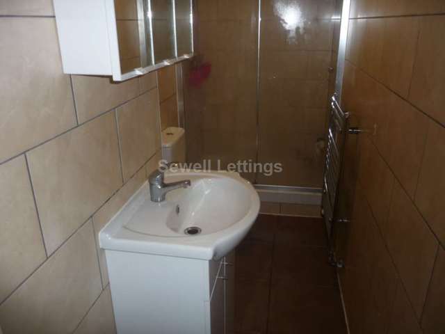  Image of 5 bedroom Detached house to rent in Eastern Avenue Earley Reading RG1 at Eastern Avenue  Reading, RG1 5SF