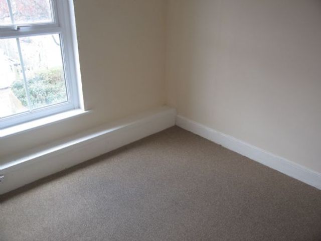  Image of 1 bedroom Flat to rent in Grantham Road Eastleigh SO50 at 10 Grantham Road  Eastleigh, SO50 5PX