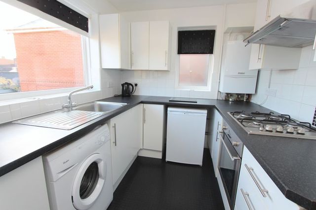  Image of 2 bedroom Flat to rent in Twyford Road Eastleigh SO50 at Twyford Road  Eastleigh, SO50 4HJ