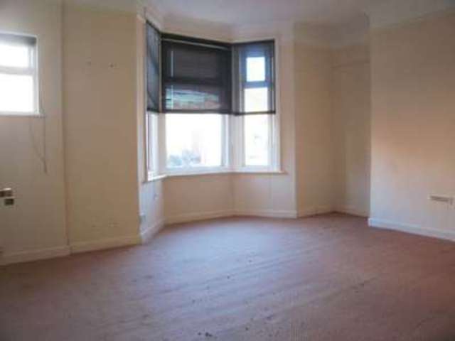  Image of 3 bedroom Semi-Detached house to rent in Factory Road Eastleigh SO50 at Factory Road  Eastleigh, SO50 5NU